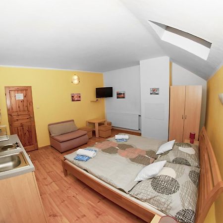 Vila Rhea Važec Exteriör bild