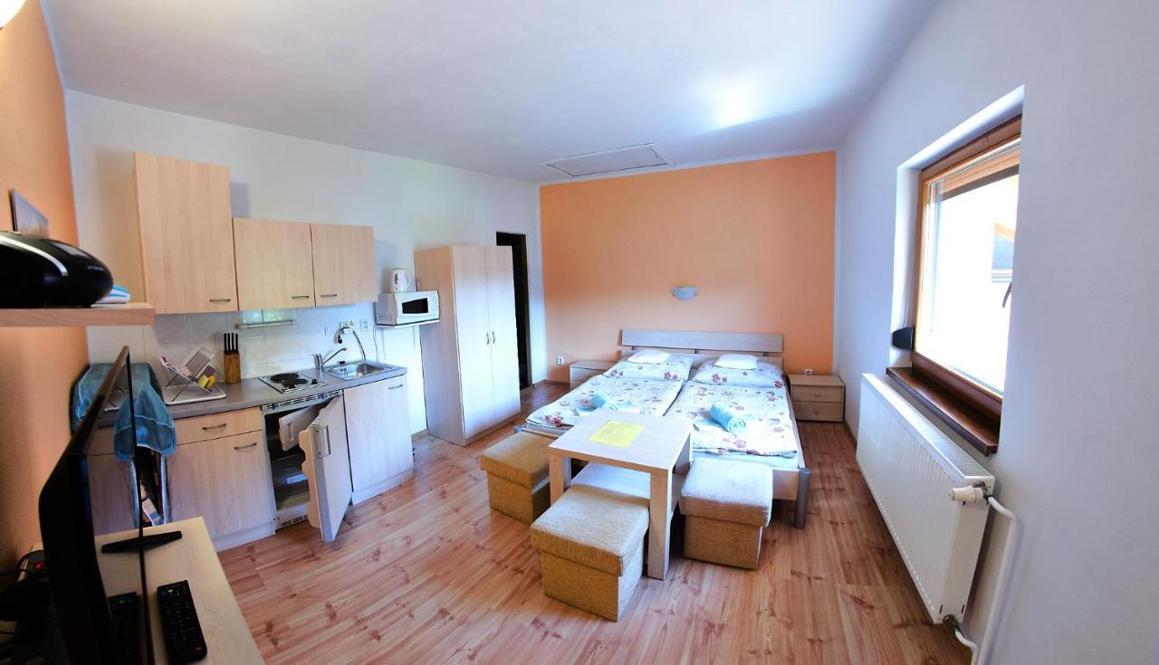 Vila Rhea Važec Exteriör bild