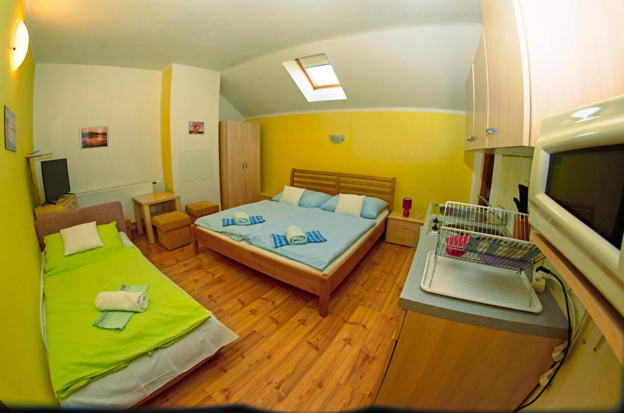 Vila Rhea Važec Exteriör bild