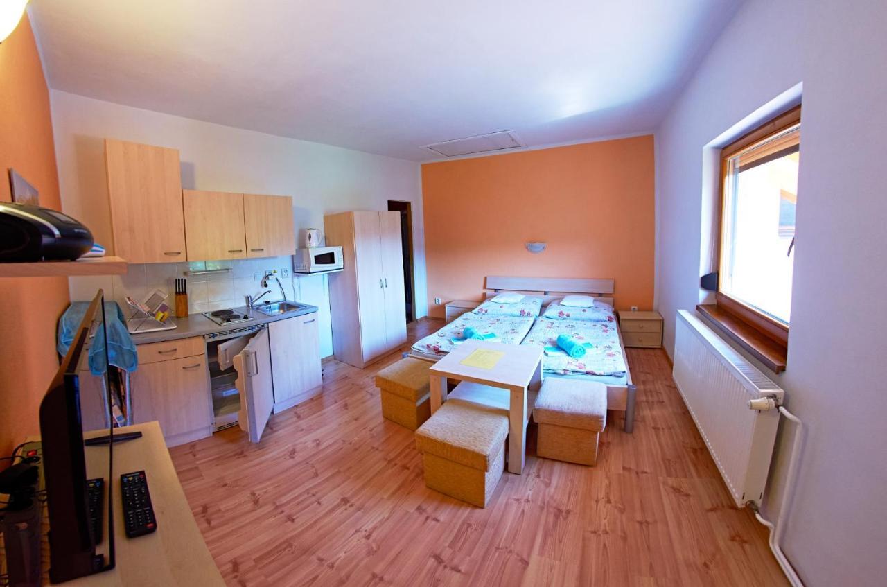 Vila Rhea Važec Exteriör bild