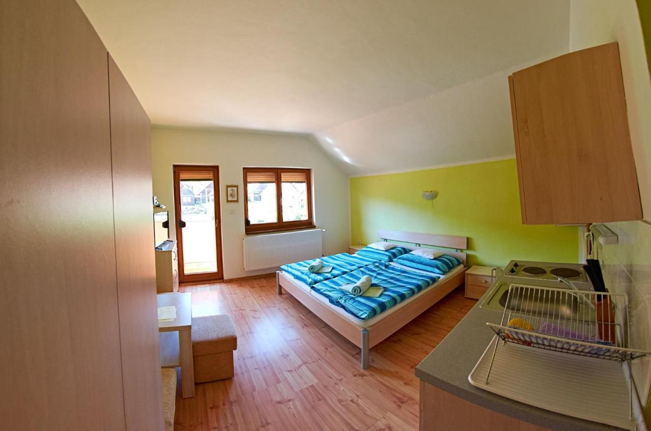Vila Rhea Važec Exteriör bild