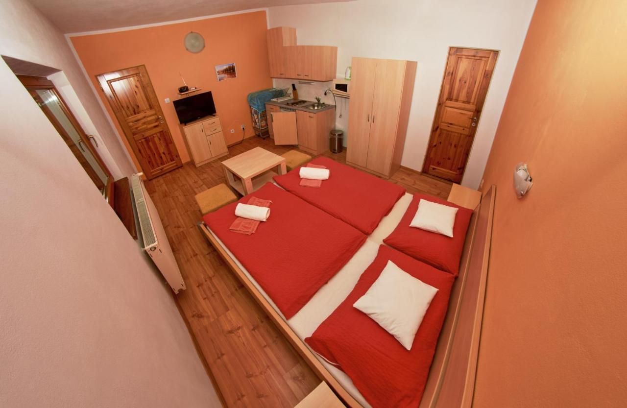 Vila Rhea Važec Exteriör bild